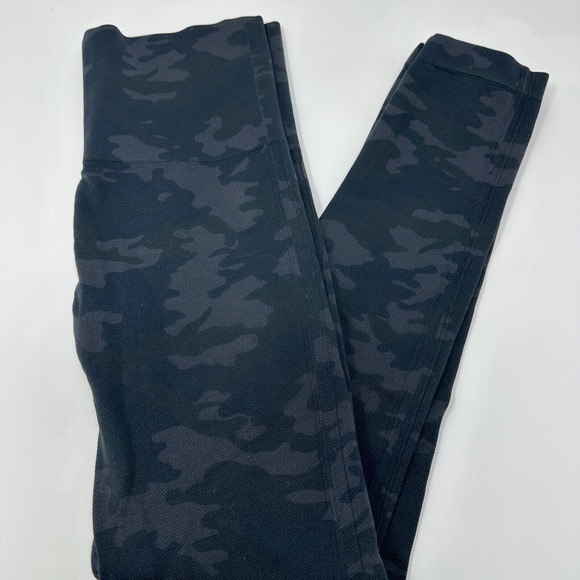 SPANX size Medium Look At Me‎ Now Seamless Leggings in Black Camo Women's - Picture 1 of 6